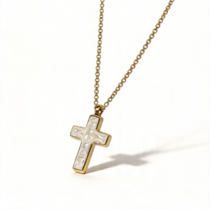 Κολιέ με σταυρό από ανοξείδωτο ατσάλι και λευκό κοχύλι, για καθημερινή χρήση